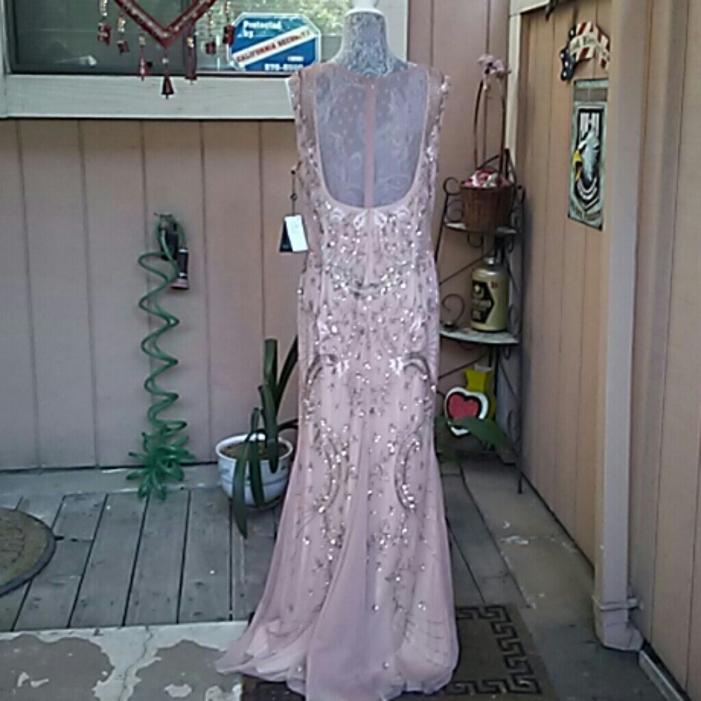 Women's dress - Picture 3 of 5